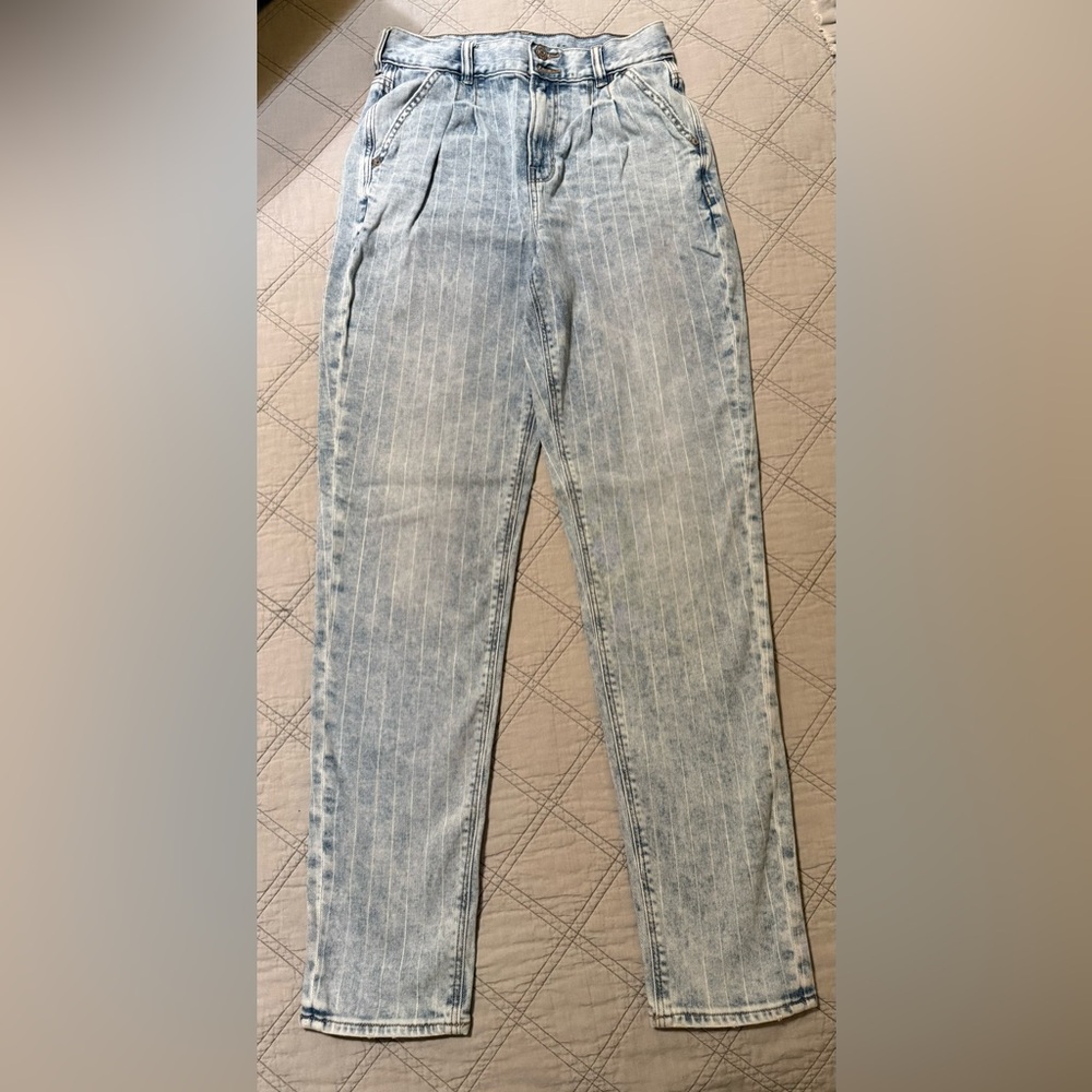 American Eagle Light Wash Pin Stripe Denim Mom Jean Size 2 XLONG